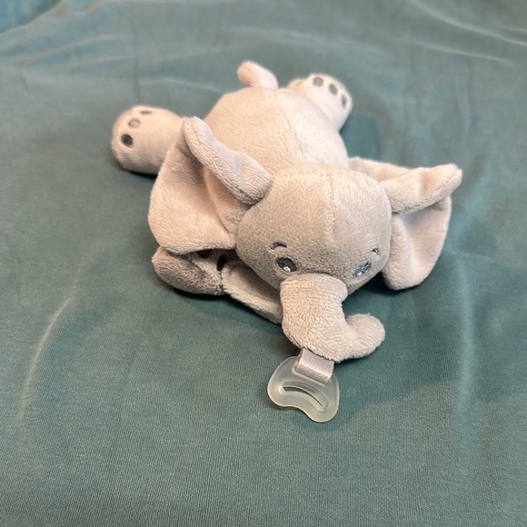 Avent Gray Elephant Plush soother/toy holder - Picture 1 of 3